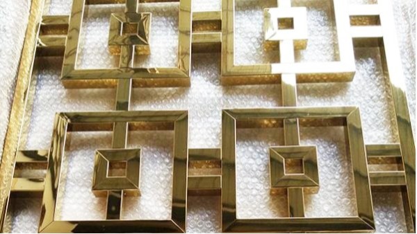 來(lái)看看鏡面不銹鋼屏風(fēng)有多美！